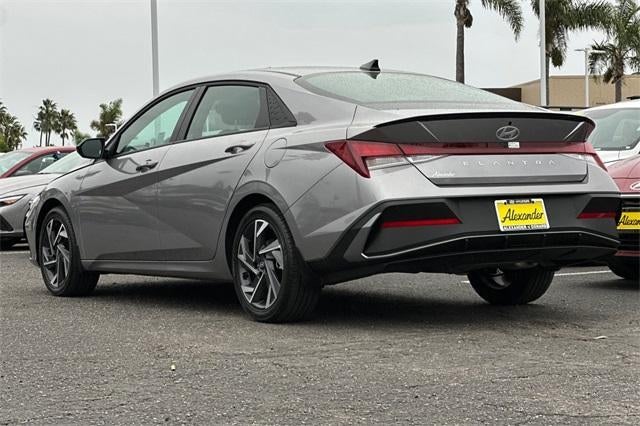 2025 Hyundai ELANTRA SEL Sport IVT