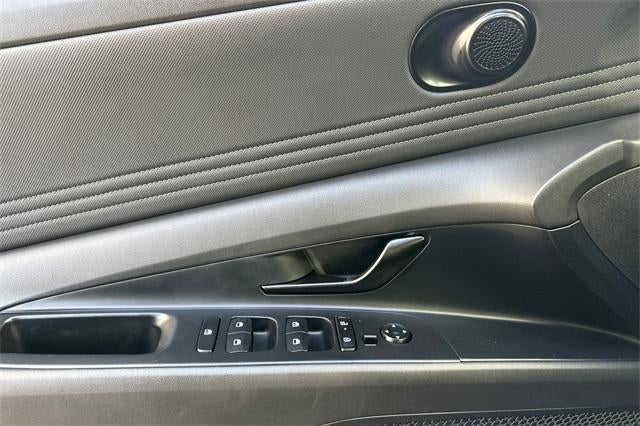 2025 Hyundai ELANTRA SEL Sport IVT