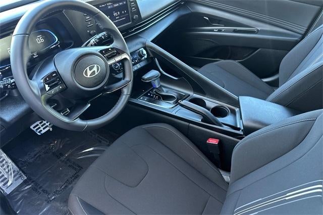 2025 Hyundai ELANTRA SEL Sport IVT