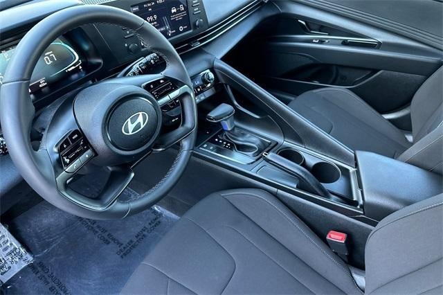2025 Hyundai ELANTRA SEL Sport IVT