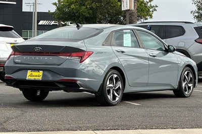 2023 Hyundai ELANTRA SEL IVT