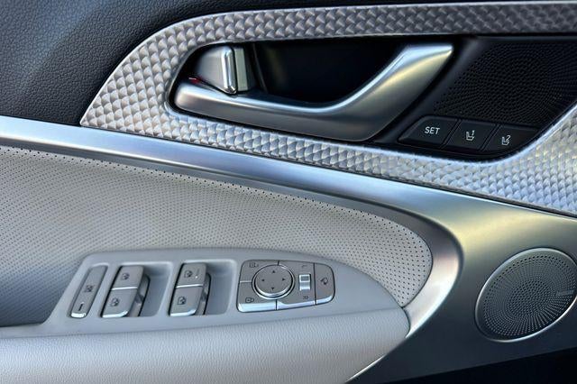 2023 Genesis G70 2.0T RWD