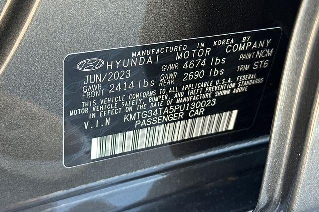 2023 Genesis G70 2.0T RWD