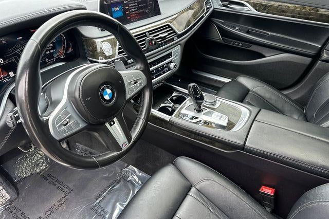 2022 BMW 740i Sedan