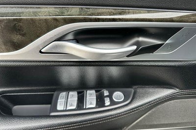 2022 BMW 740i Sedan