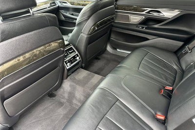 2022 BMW 740i Sedan