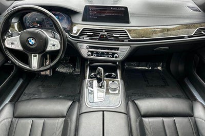 2022 BMW 740i Sedan