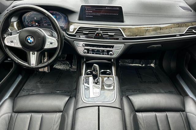 2022 BMW 740i Sedan