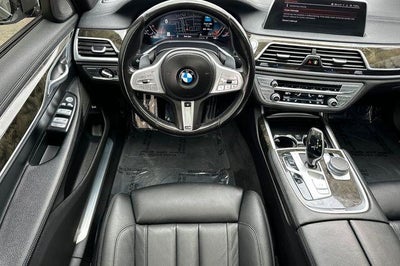 2022 BMW 740i Sedan