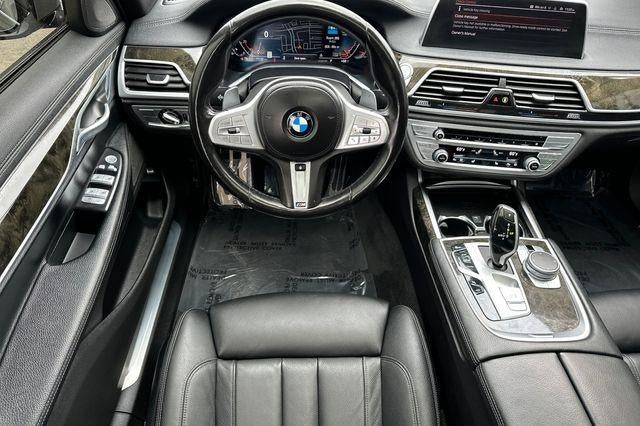2022 BMW 740i Sedan