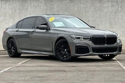 2022 BMW 740i Sedan