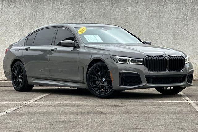2022 BMW 740i Sedan
