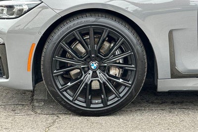2022 BMW 740i Sedan