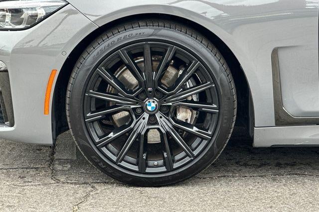 2022 BMW 740i Sedan