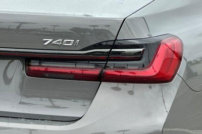 2022 BMW 740i Sedan
