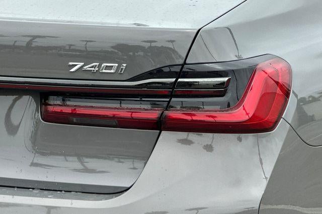 2022 BMW 740i Sedan