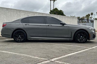 2022 BMW 740i Sedan