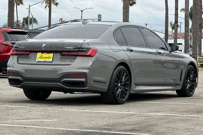 2022 BMW 740i Sedan