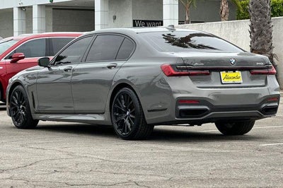 2022 BMW 740i Sedan