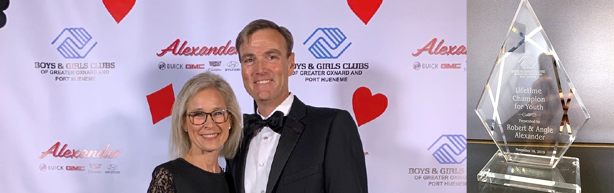 Happy customers buying a car!